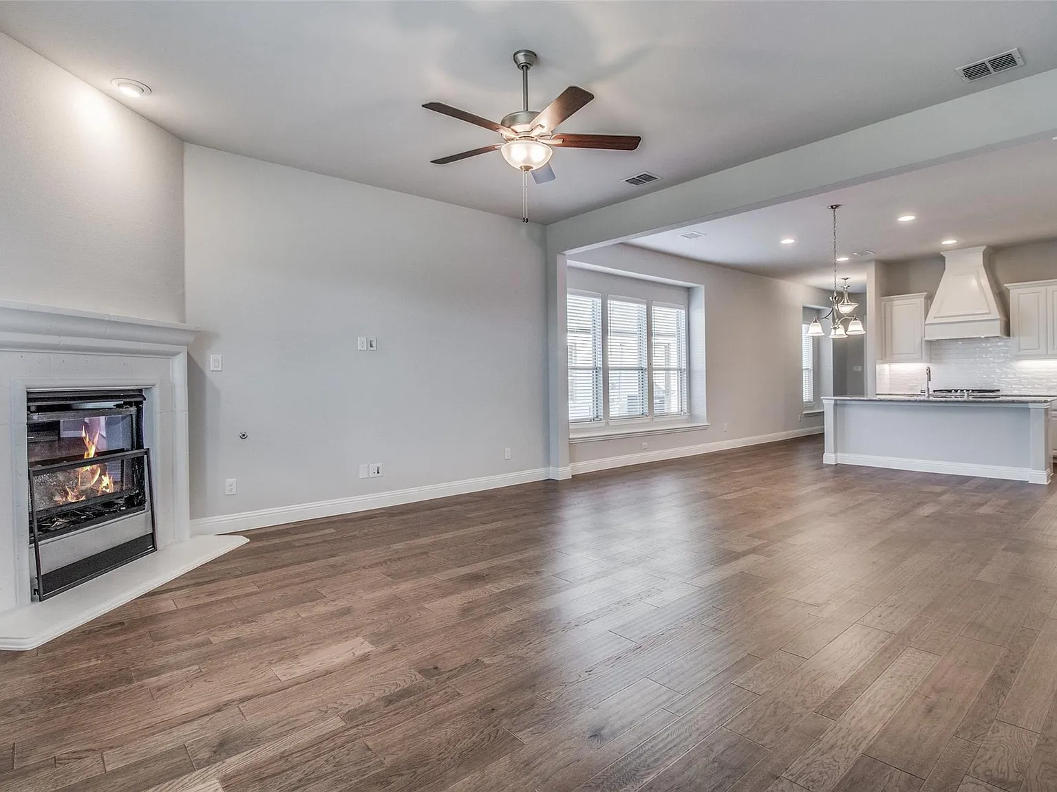 3 bed, 2.5 bath, 2213 sqft, $2,575 — Photo 2