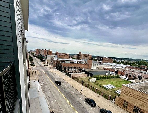 5th image of 1029 SW Adams St #1