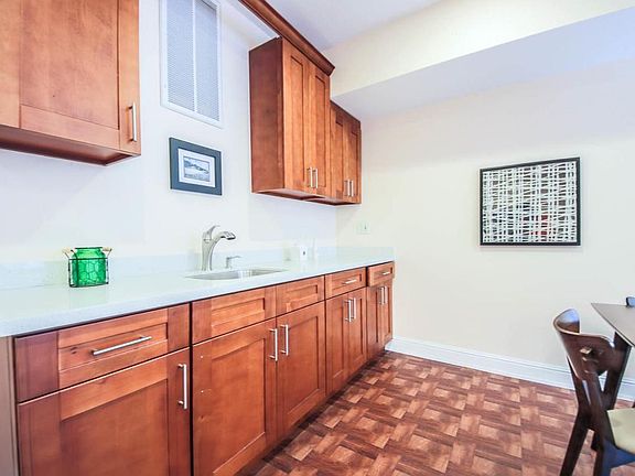 3rd image of 582 Abbot Ave