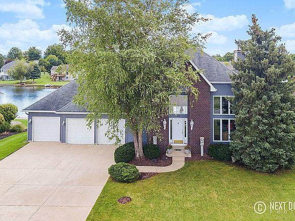 2nd image of 928 Sand Lake Dr