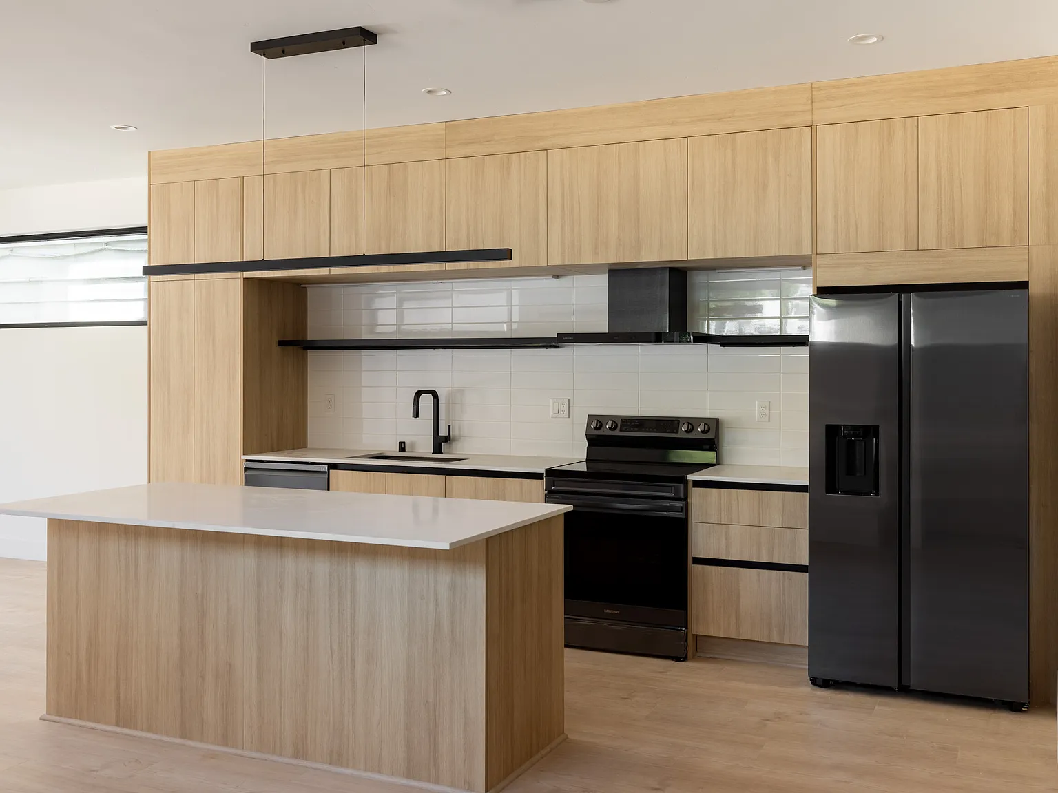 3 bed, 3.5 bath, 1700 sqft, $3,950 — Photo 3