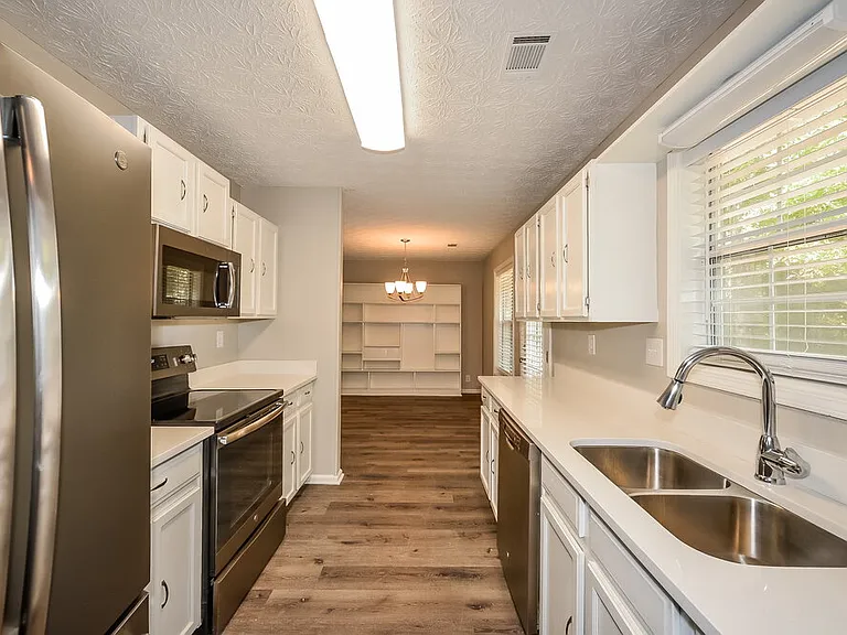 5406 Cindy Ln SE — Photo 8