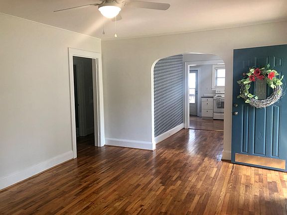 4th image of 16 Hawthorne Ln