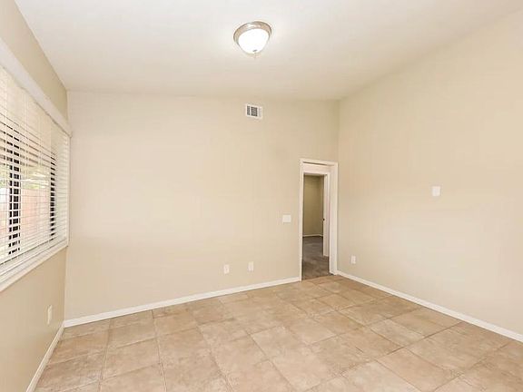 4th image of 33071 Sangston Dr