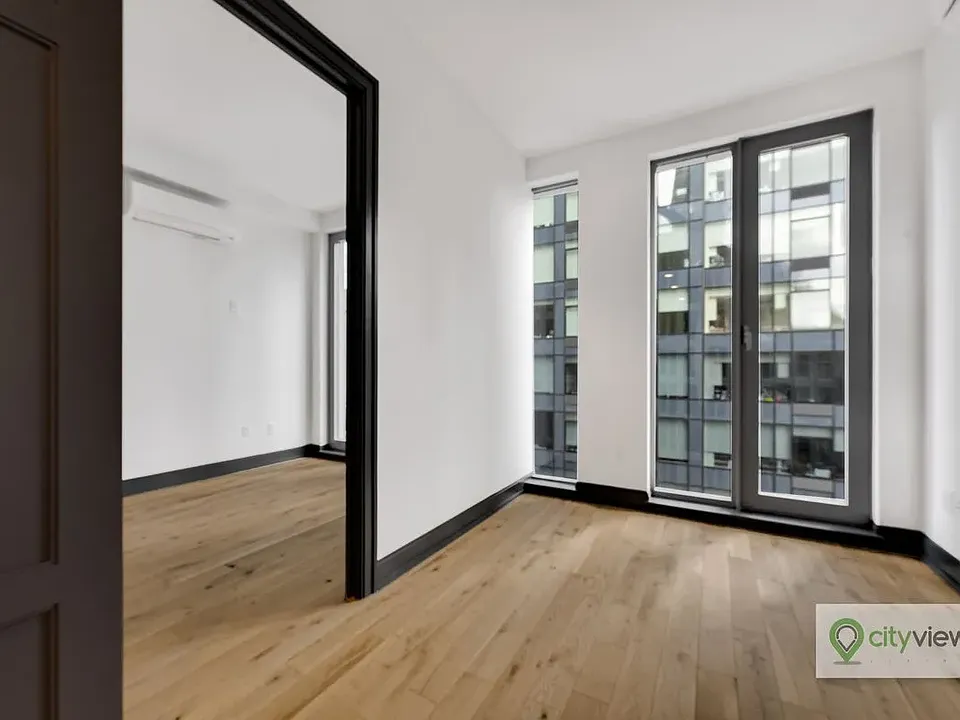 42-20 27th St #1004