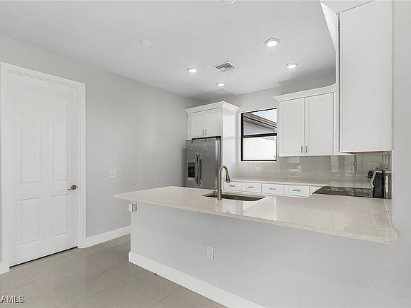 4th image of 209 NW 8th Ter