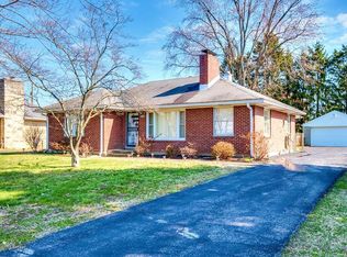 707 Victoria Pl, Windy Hills, KY 40207