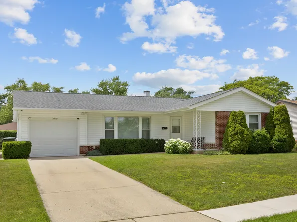 1116 Maple Ln, Elk Grove Village, IL 60007