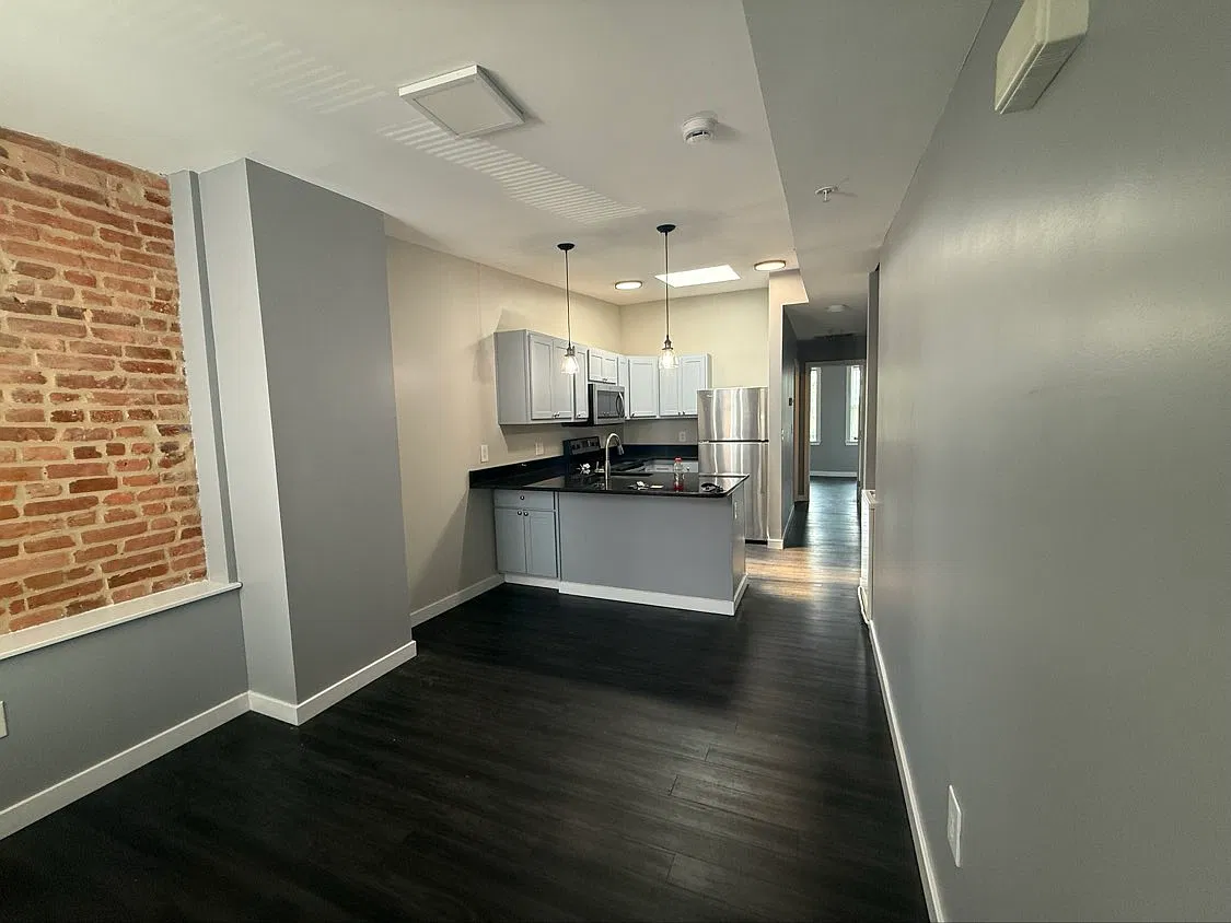 2 bed, 800 sqft, $1,500 — Photo 1