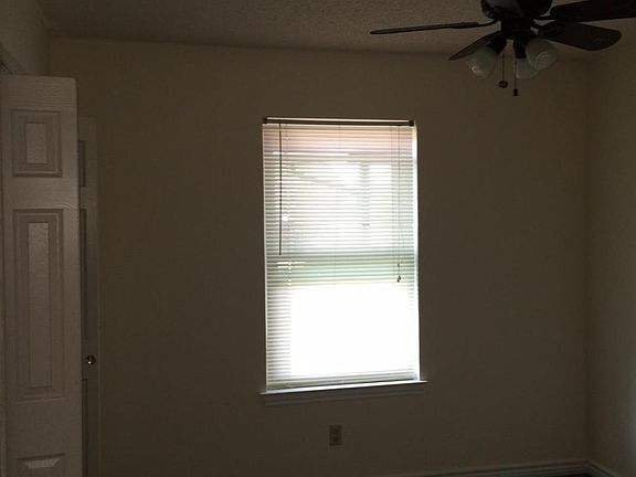 3rd image of 107 E Hogan Dr