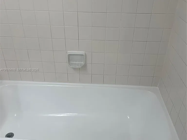 2811 N Oakland Forest Dr #206 — Photo 8