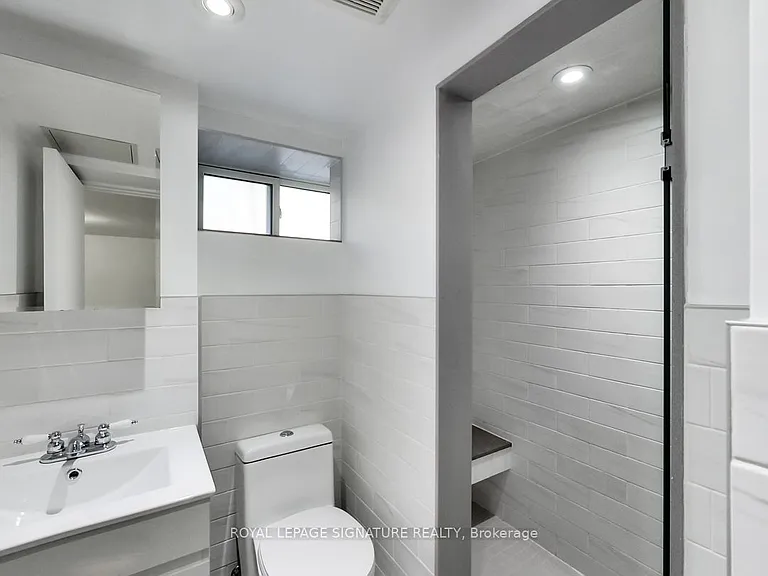 896 Bathurst St #BASEMENT — Photo 17