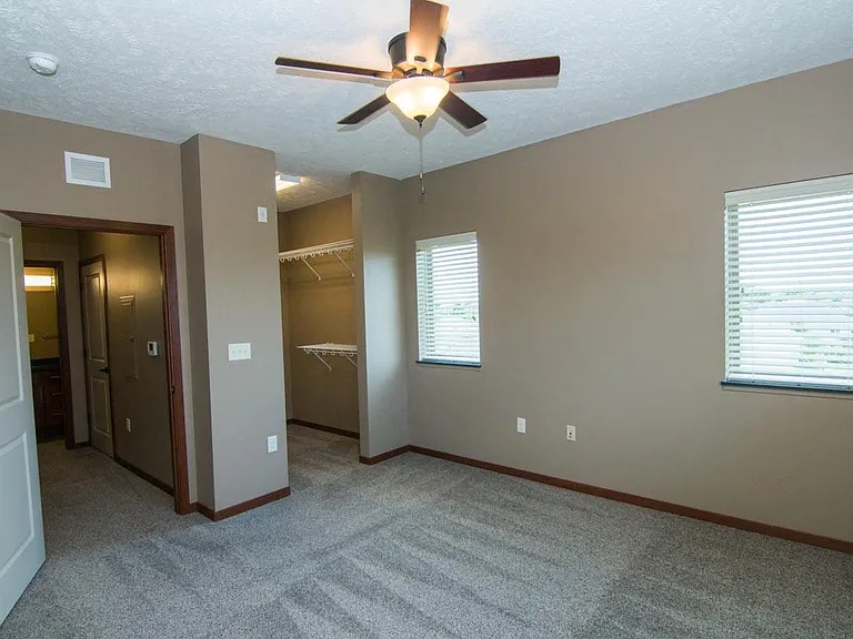 The Flats at 84 — Photo 95