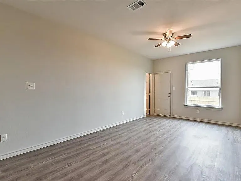 8006 Julie Ave — Photo 3