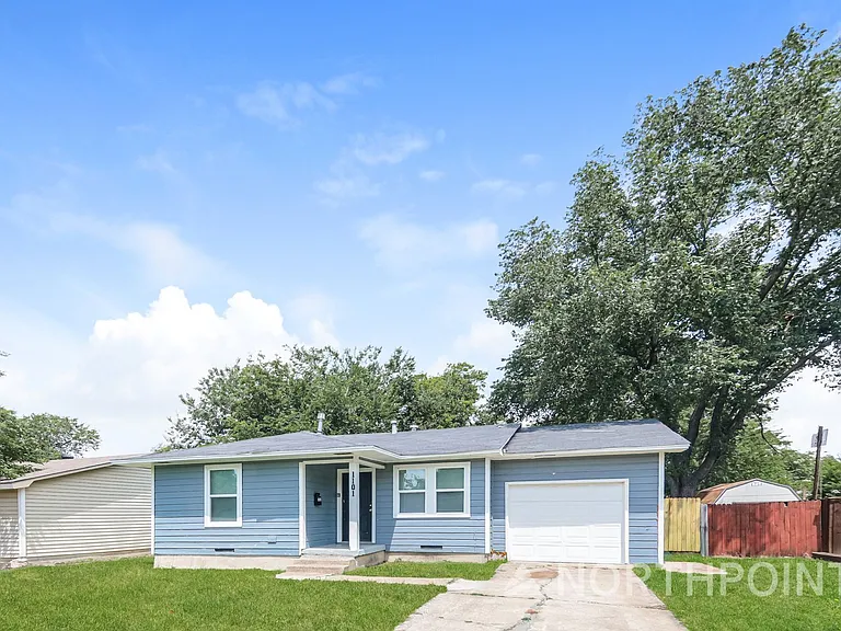 1101 Rancho Dr — Photo 2