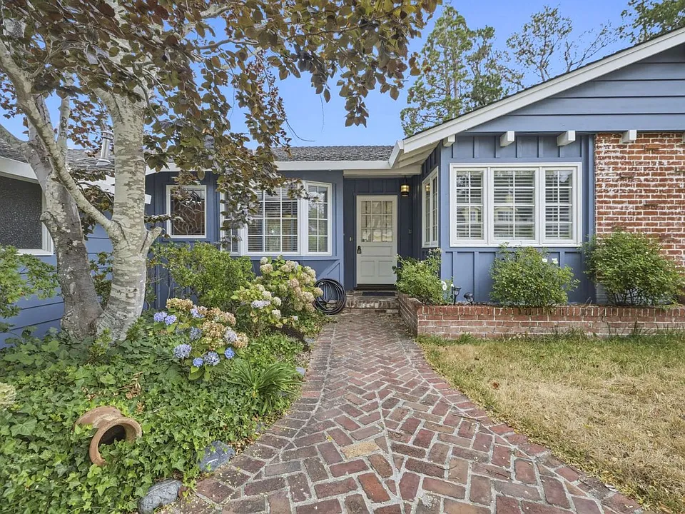 2973 Arguello Dr