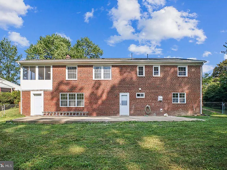 3227 Sherry Ct — Photo 3