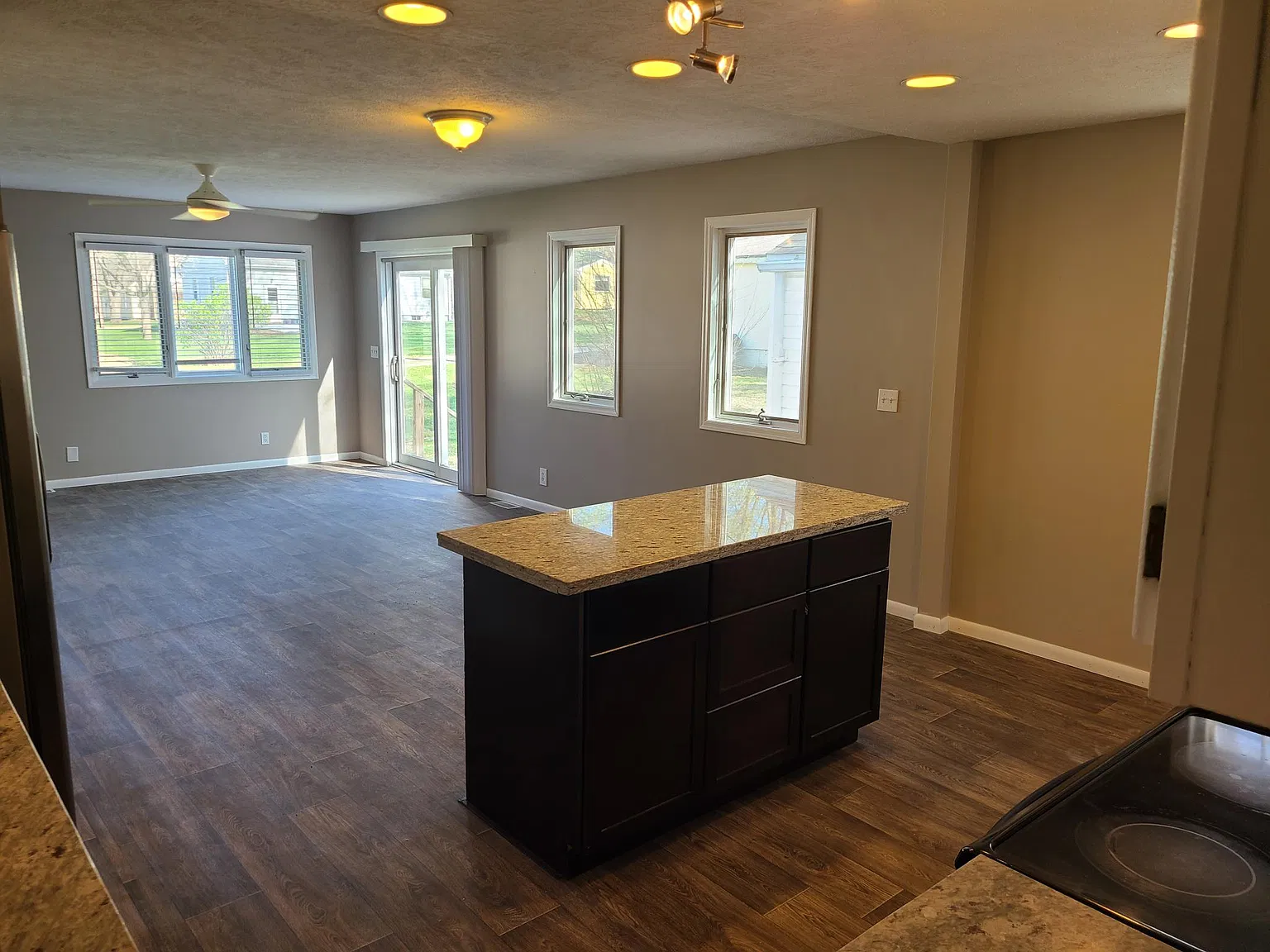 5 bed, 2.5 bath, 2025 sqft, $2,600 — Photo 1