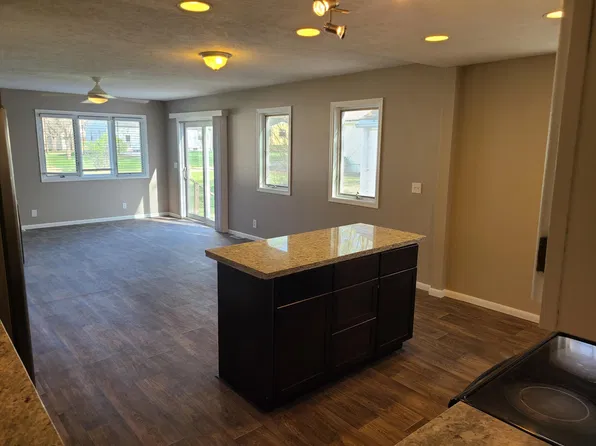 735 S Madison St, Papillion, NE 68046