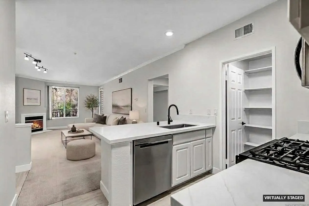 1 bed, 831 sqft, $2,999 — Photo 2