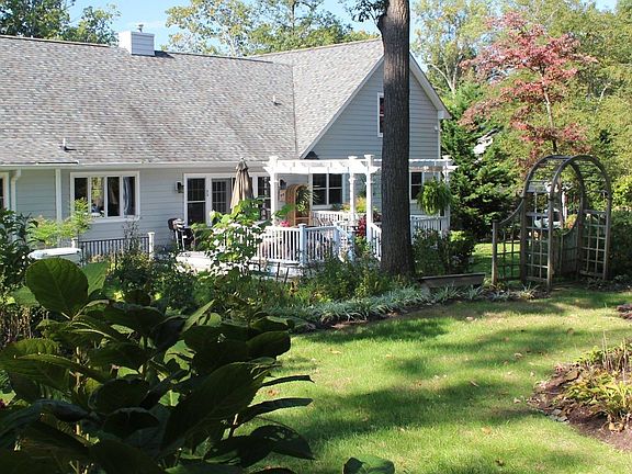 Landscaped with nice shade