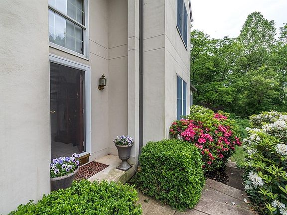 3rd image of 518 Thorngate Pl