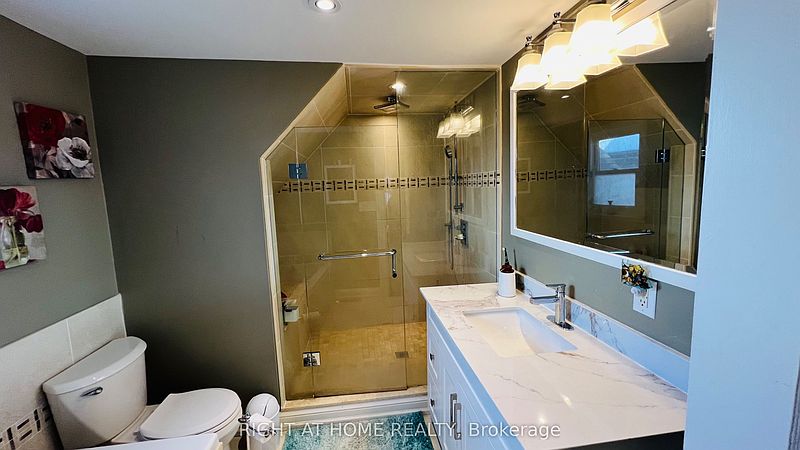 Toronto House for rent - 4 Bedrooms — photo 25