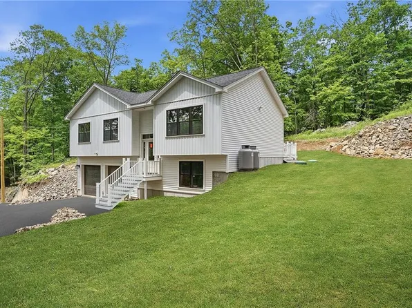 51 Birch Rd, Cumberland, RI 02864