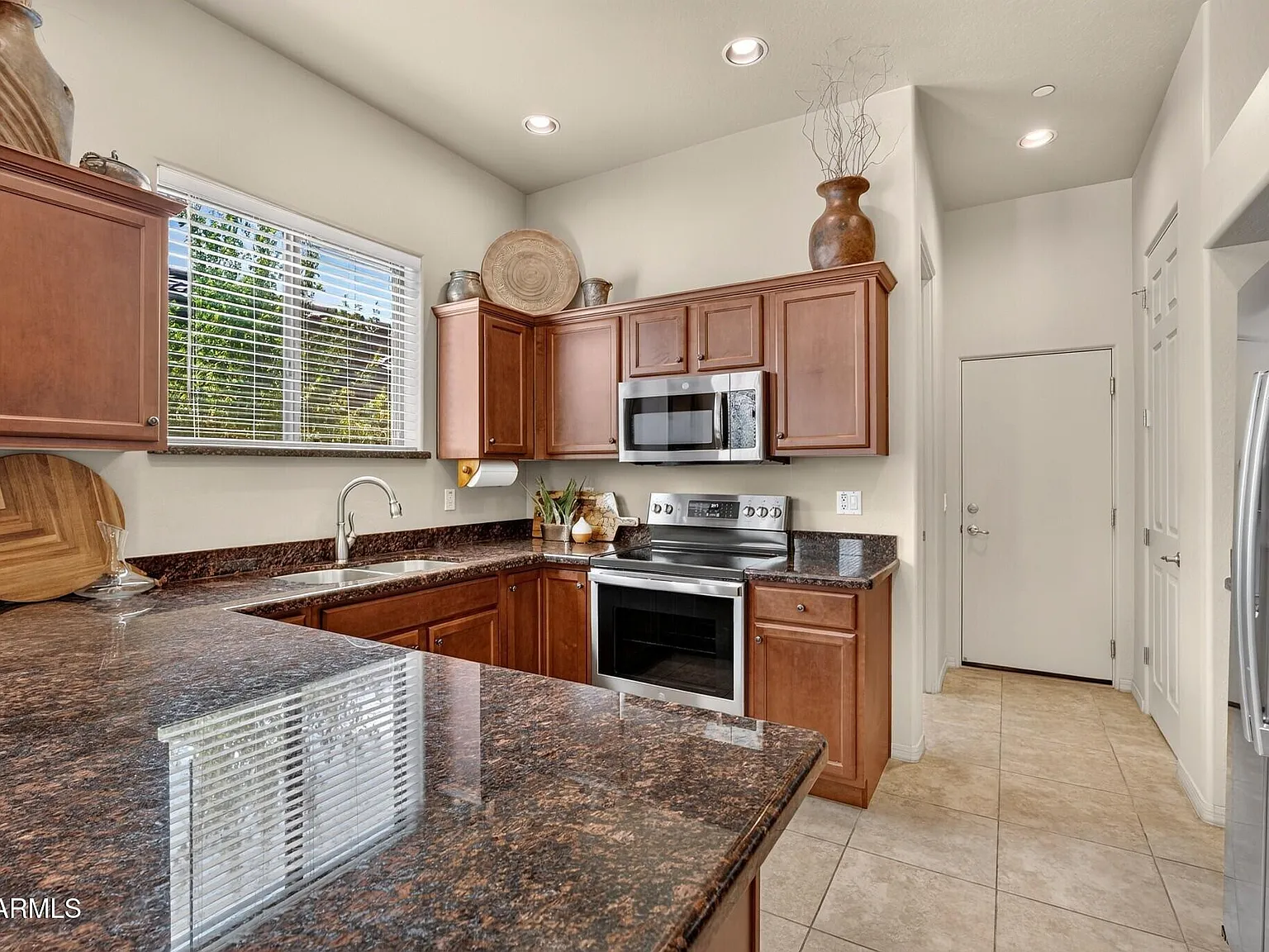 3 bed, 2.0 bath, 1643 sqft, $2,575 — Photo 4