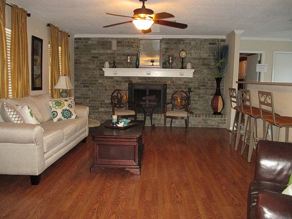 3rd image of 209 Tallwood Dr