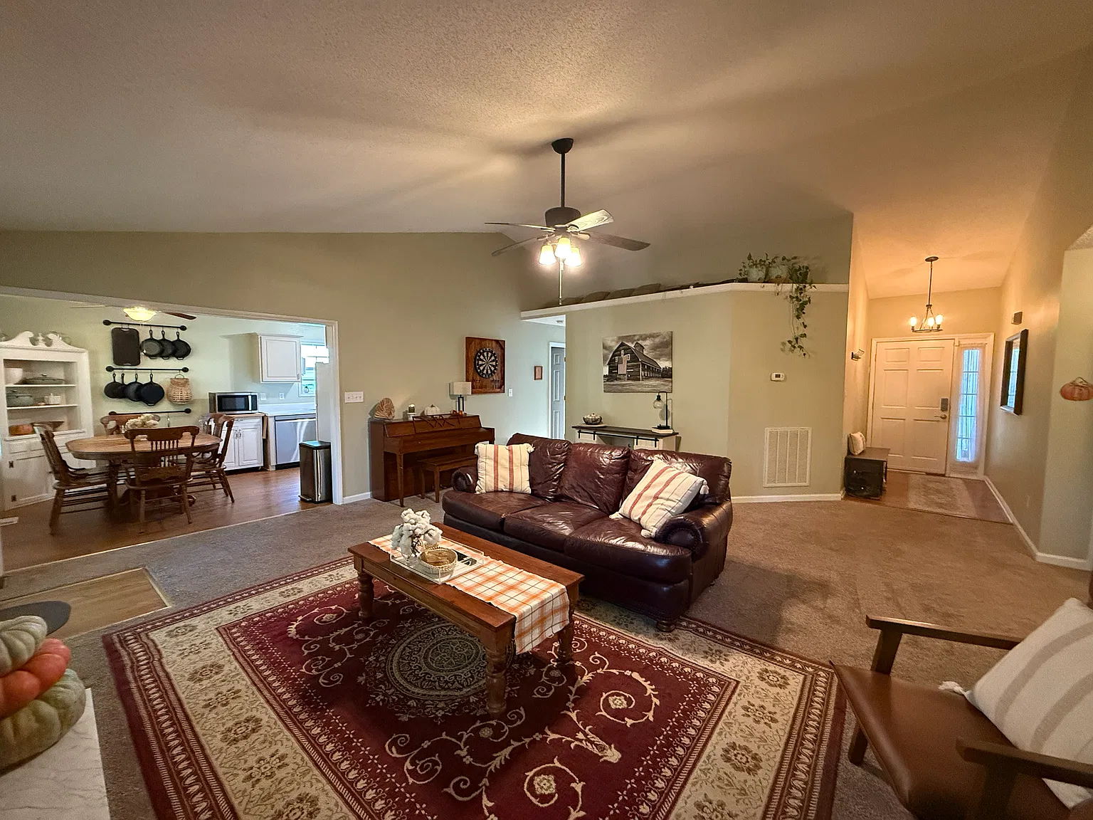 3 bed, 1510 sqft, $2,100 — Photo 4
