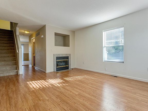 4th image of 1971 Oakcrest Cir