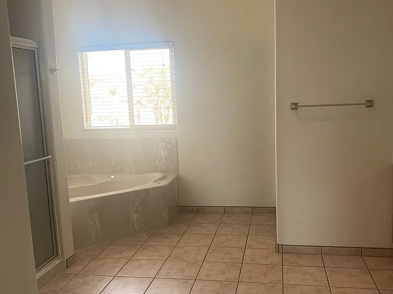 6045 Matamoros Rd NE — Photo 11