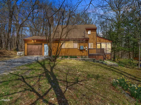 2223 Delaware Ct E, Bushkill, PA 18324