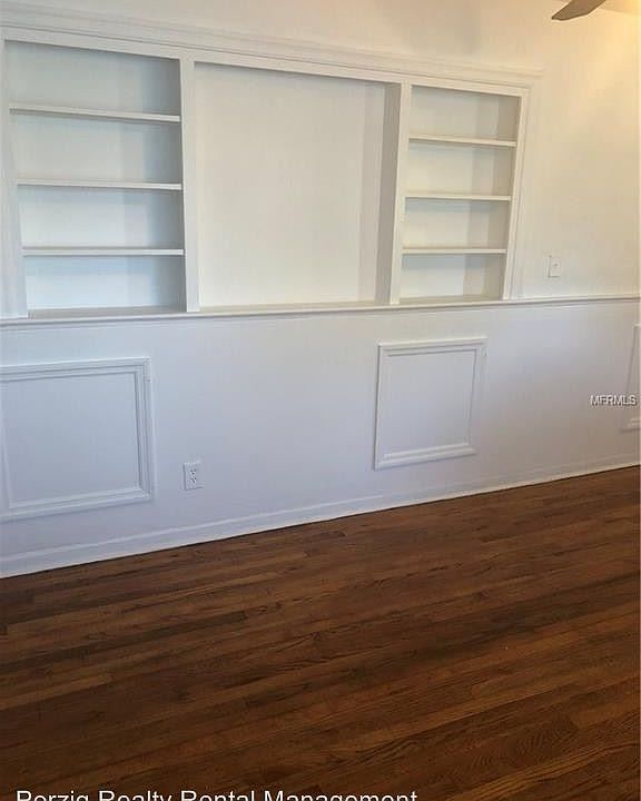 1st image of 215 W 20th St