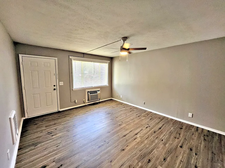 4510 Foster Ave SW — Photo 9