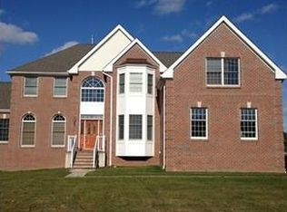 1 Laila Ct, Monroe Township, NJ 08831