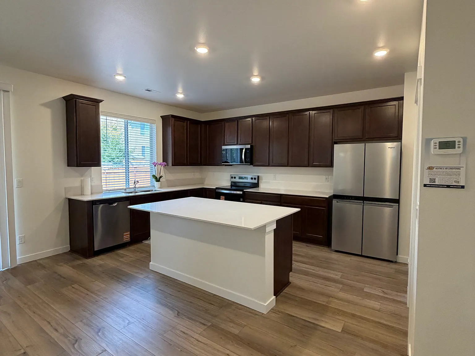 5 bed, 2745 sqft, $3,900 — Photo 4