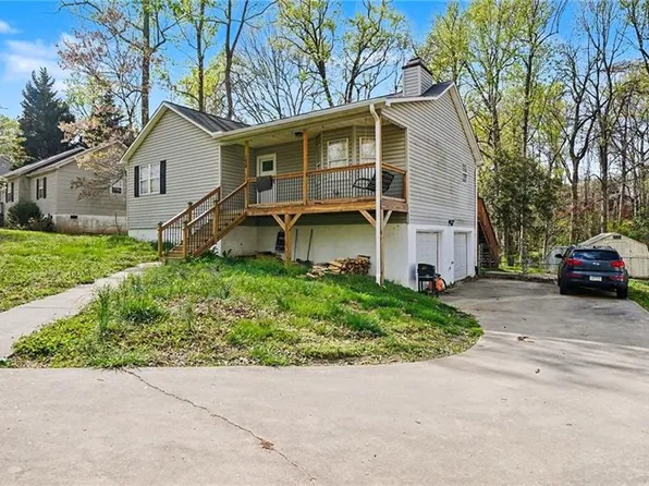 128 Meadow Wood Dr, Thomasville, NC 27360