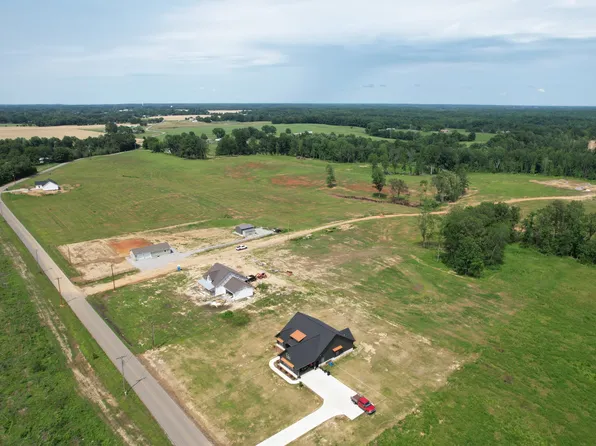 2 Beartown Rd, Loretto, TN 38469