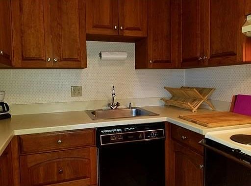 2nd image of 386 Commercial St #7
