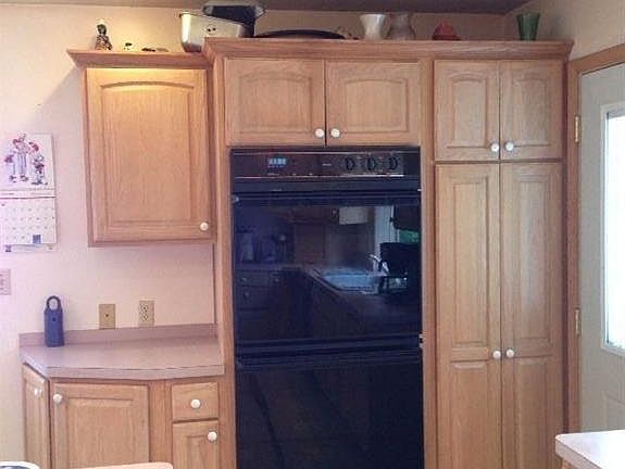 Double oven Large pantry area.