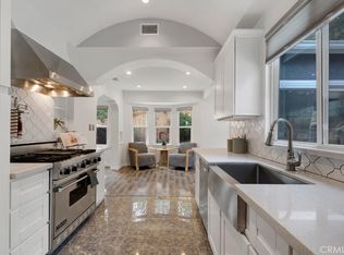 19419 Oxnard St, Tarzana, CA 91356