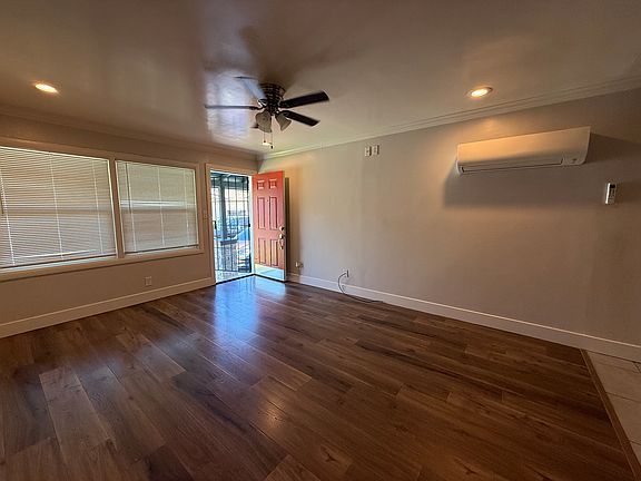 4th image of 2323 Grove Ave