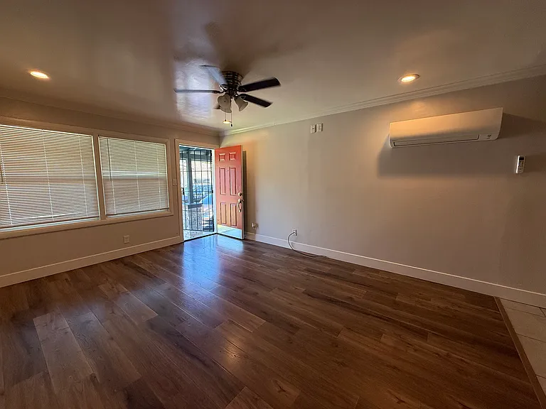 2323 Grove Ave — Photo 4