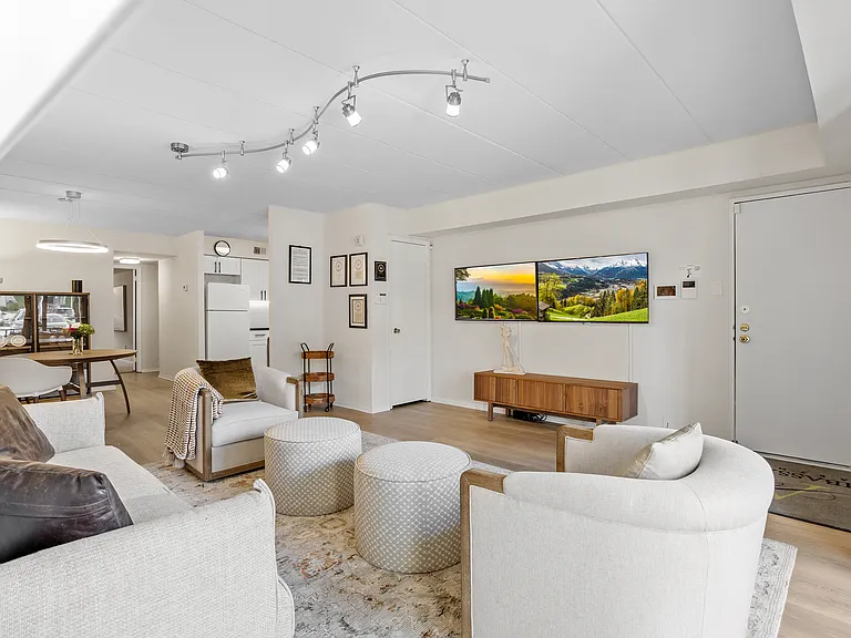 Ambassador Apartments — Photo 6