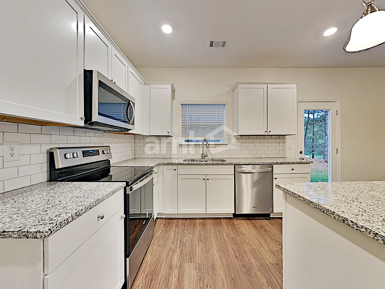 4 bed, 2.5 bath, 1941 sqft, $2,190 — Photo 3