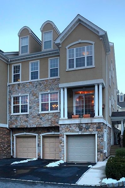 1st image of 121 Brittany Ct