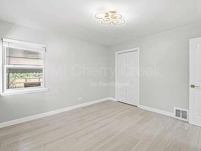 550 Winona Ct — Photo 13