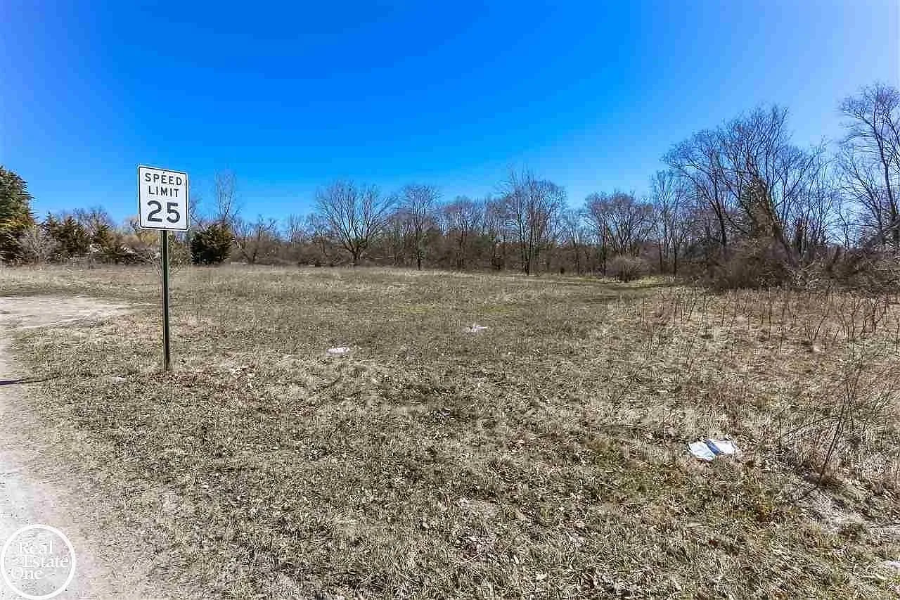 Meadowlawn Dr photo 1